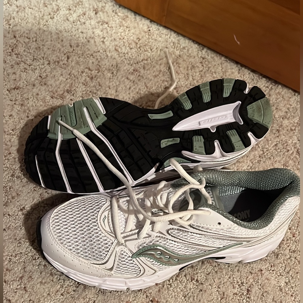 Saucony White and Green Athletic Shoes worn 1 time